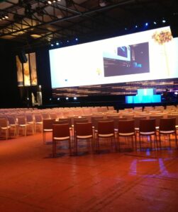 Lieu d'événement et réunion à Bruxelles, grands espaces et écran géant