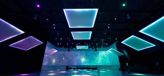 Event Lounge studio with kinetic light structures and widescreen projection